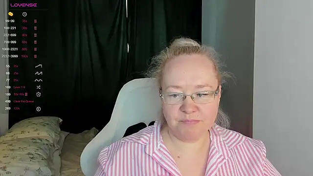 ViolaSmithh webcam