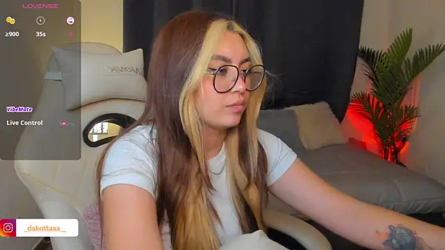 dakottaa_ webcam