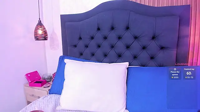 Maya_curvy webcam