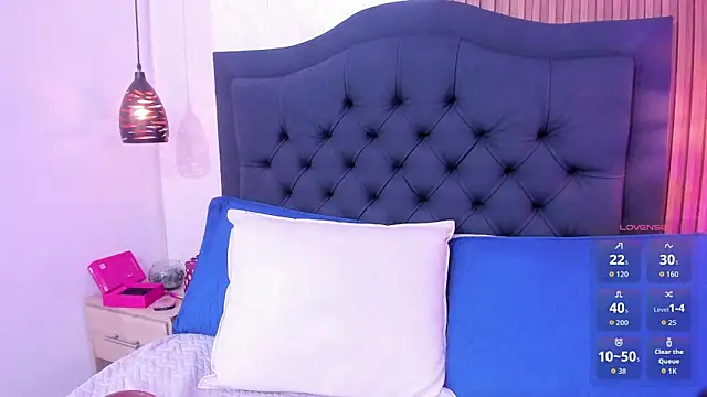 Maya_curvy webcam