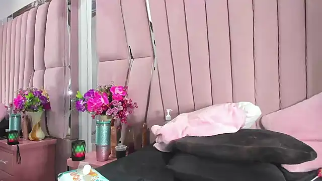 Sasha_Petitte webcam