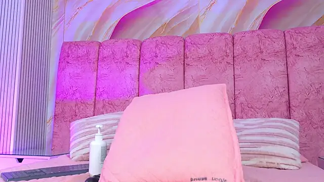 emmacurvy webcam