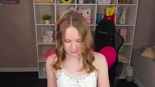 emmaa_kimm - Emmaa_Kimm's free webcam - UK Sex Cams