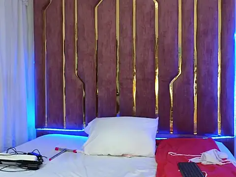 Kiaralovee26 webcam