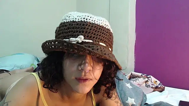 AlinaWoolf_ webcam