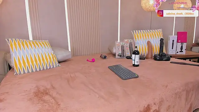 sabrina_shark_ webcam