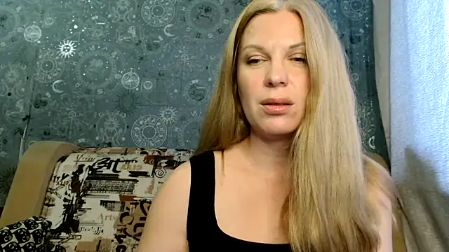 BlondeFox webcam