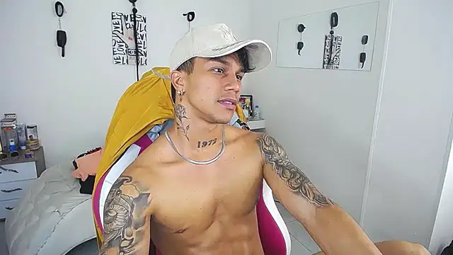 Leonard_Price webcam