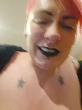 PinkTheHawk webcam