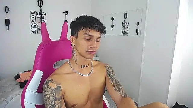 Leonard_Price live sex cam