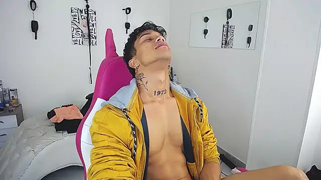 Leonard_Price live sex cam