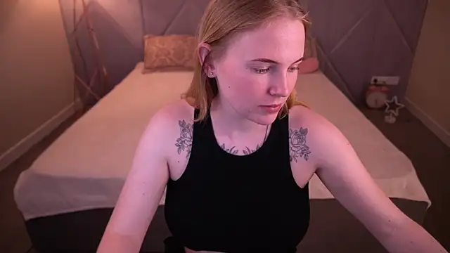 NikkyReyyy webcam