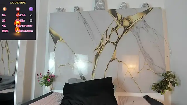 HeidiLune webcam