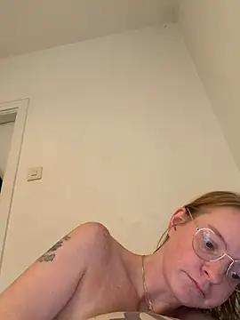 jannis1992 (F young) - Naked