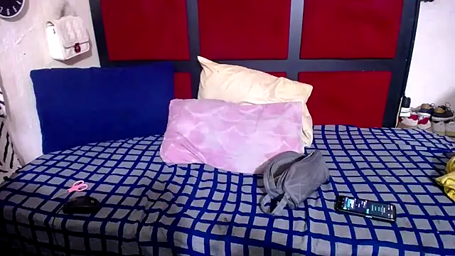 MaximTease24 webcam