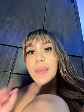 Tyra_malkovaa webcam