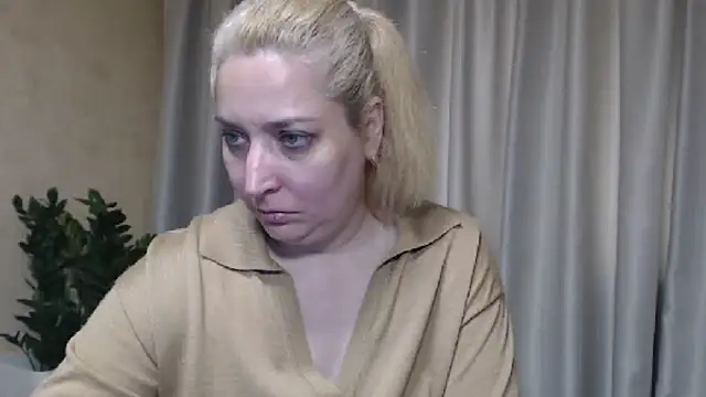 sweetpussy13 webcam