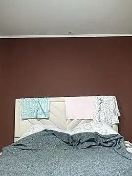 Gussie_Bridie webcam
