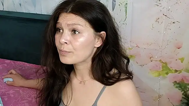 MadameDeFeu webcam
