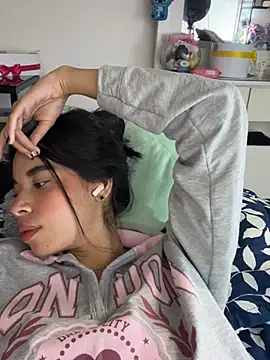 Milleradhara24 live sex cam