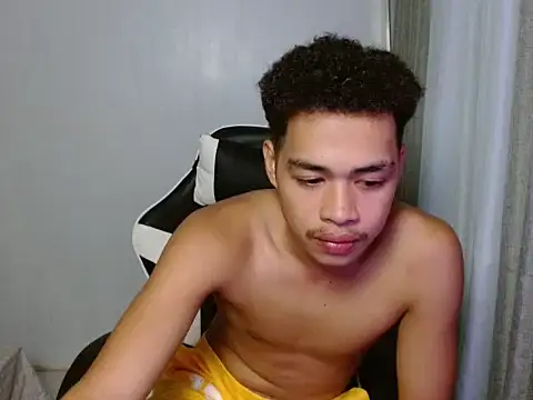 curlyasian_njxx webcam