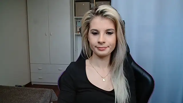 KristineGlow webcam