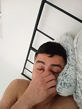 Andr3s69xxx webcam