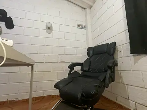 Max_TheHorseDick live sex cam