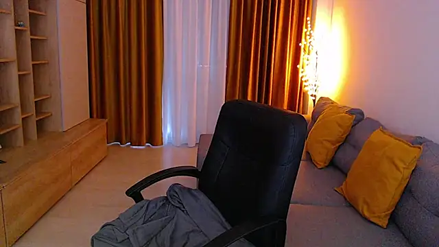 mia_bloomy webcam