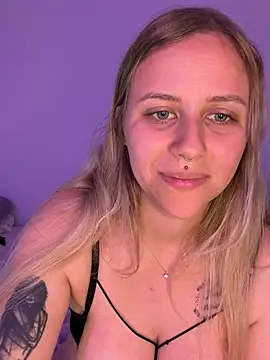 lunawolf21 from StripChat is Freechat
