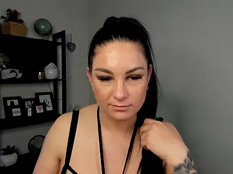 IvyMidnight webcam