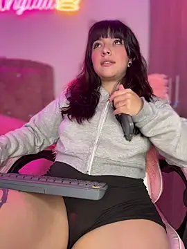 Yovng___Lau webcam