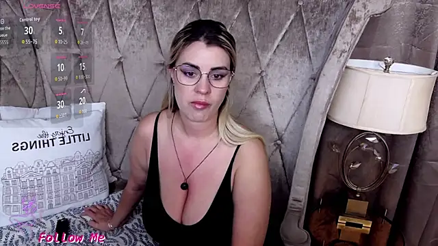 BustyGizelle live sex cam