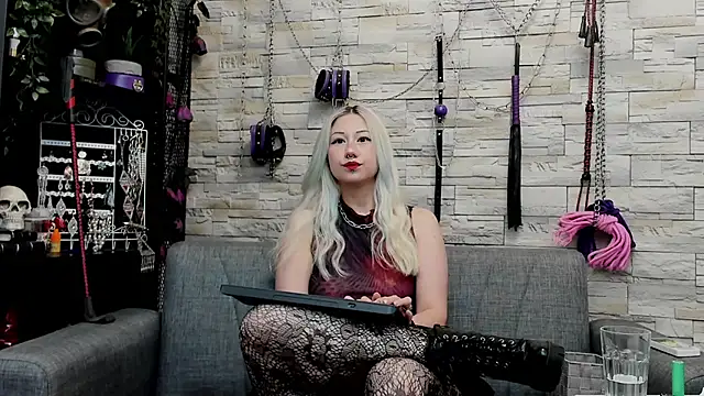 CruelMistress webcam
