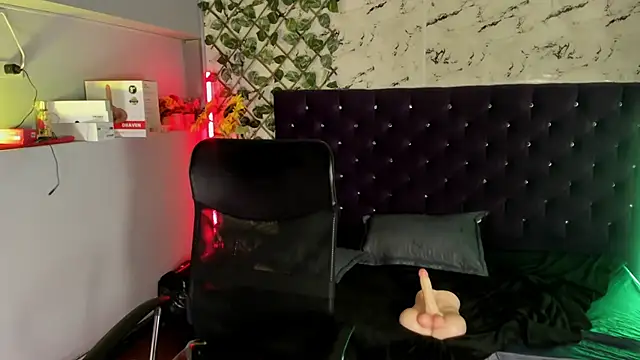 Yaluz_Naugthy webcam