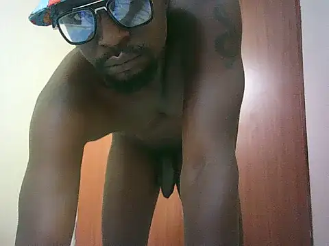 Uncut_EBONY webcam