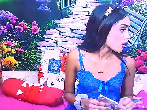 IndianPretty14u2Luv webcam