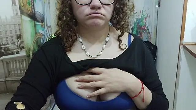 curly_greeneyed webcam