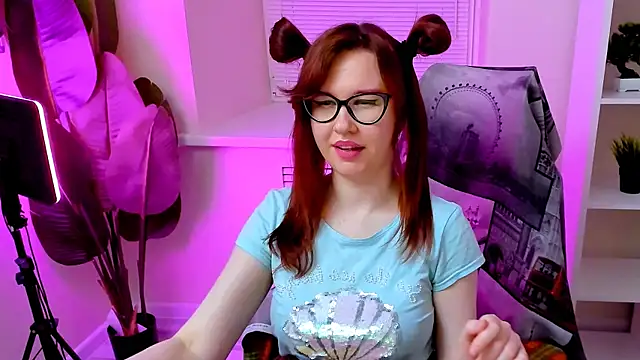 CarolGiggly webcam