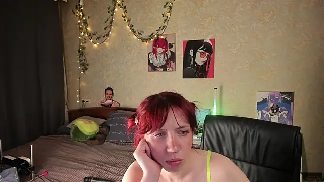 Love_is_Lola webcam