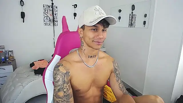 Leonard_Price live sex cam