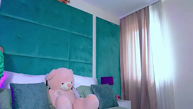 LucyLextonX webcam