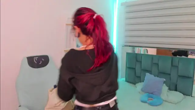 Sara_Red_X webcam