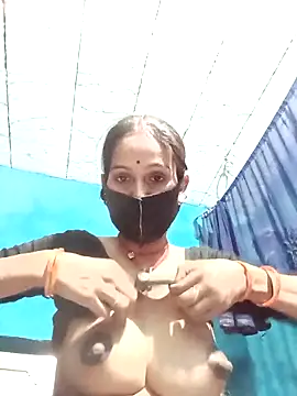 Nandani-758 webcam
