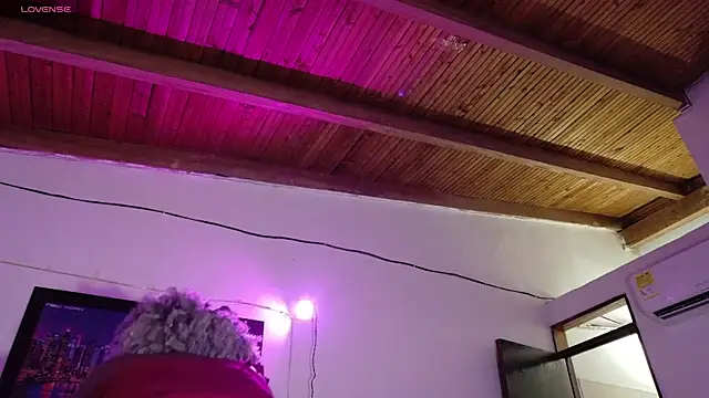 ebony_NeighborMoans webcam