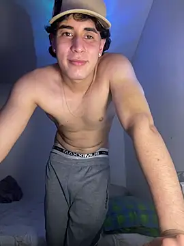 maximuz1920 (Ask my age) - Use vibrator penis. 🍆😈🔥