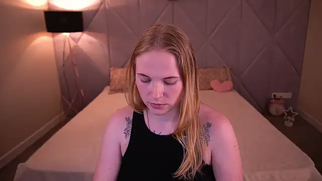 NikkyReyyy webcam