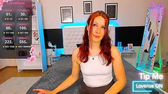 KiraNeeww webcam