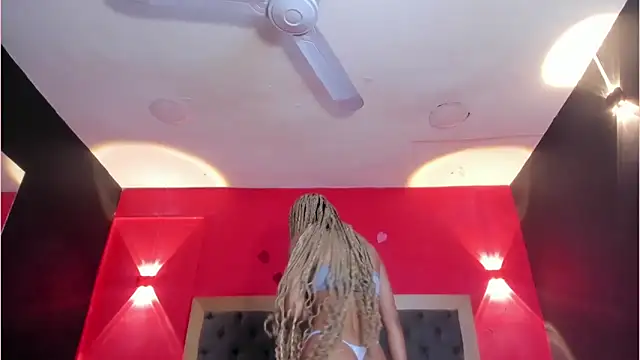 YayaHilton webcam