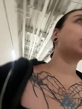 AlishaOfThorns webcam